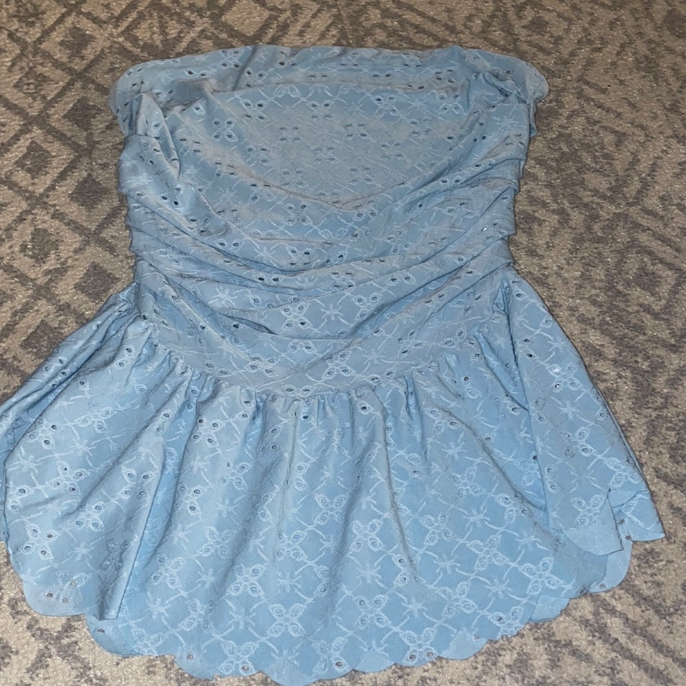 STRAPLESS BABY BLUE TOP